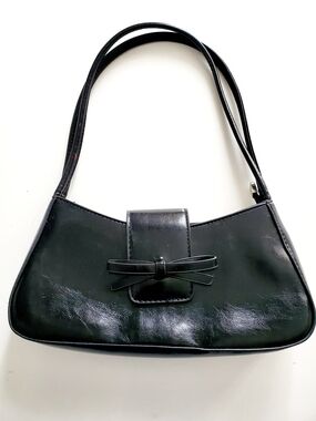 Classic Black Mini Shoulder Bag with Bow Accent